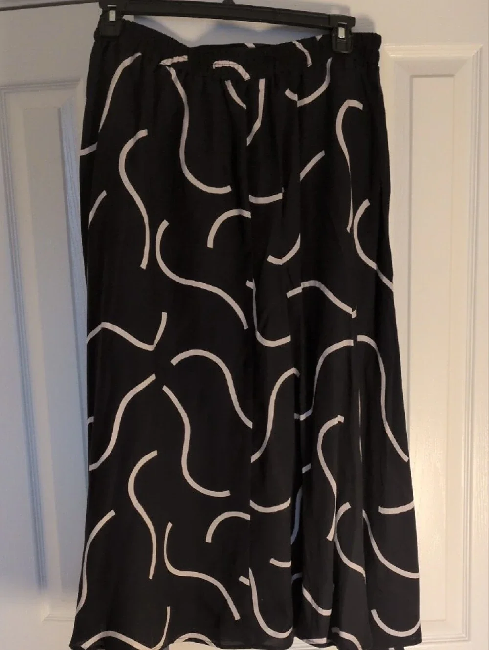 Amour Vert Black Maxi Skirt with Cream Curved Print